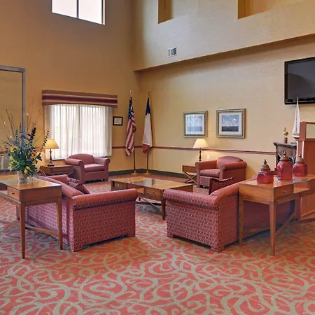 Quality Suites Near Cedar Creek Lake